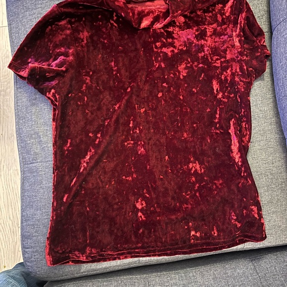 Forever 21 1990s inspired crushed red velvet shirt - Picture 3 of 3